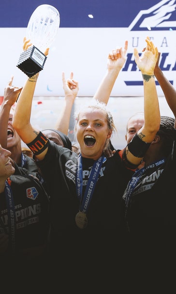 Houston Dash Win Challenge Cup
